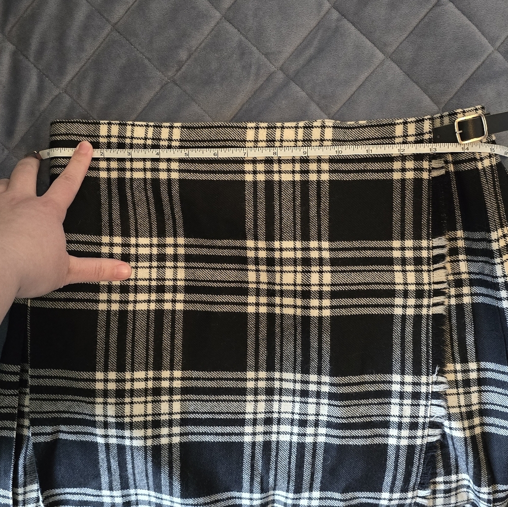 Vintage Black and White Cream Tartan Kilt Kilted Skirt Wool Leather Buckles - Picture 9 of 12